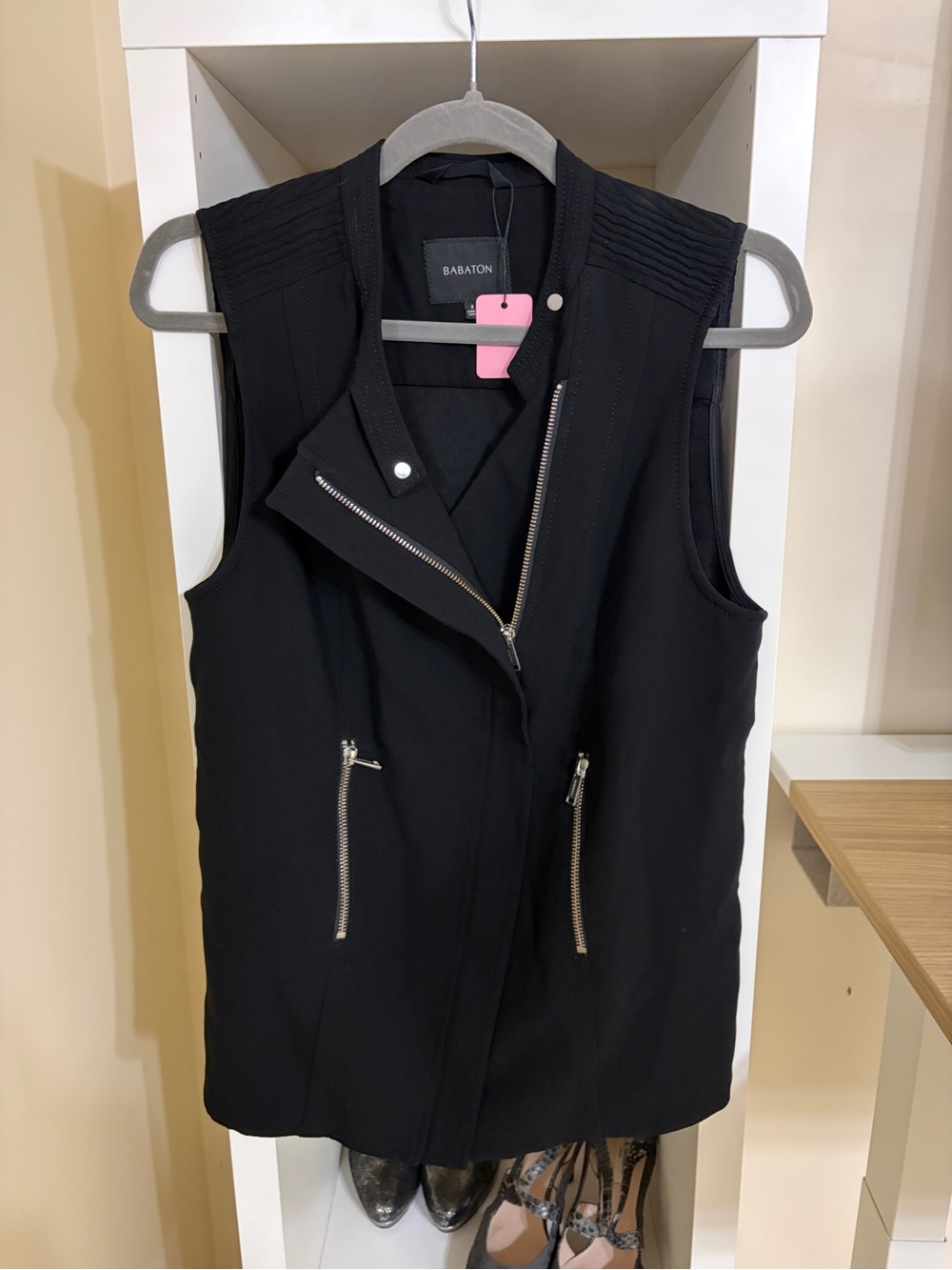Babaton Black Sleeveless Zip-Front Vest